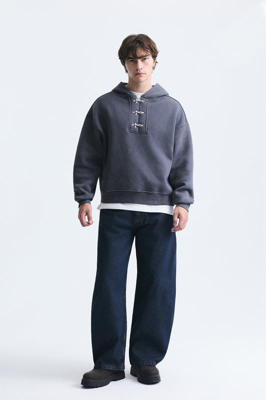 Boxy Fit Metal Klips Kapama Sweatshirt