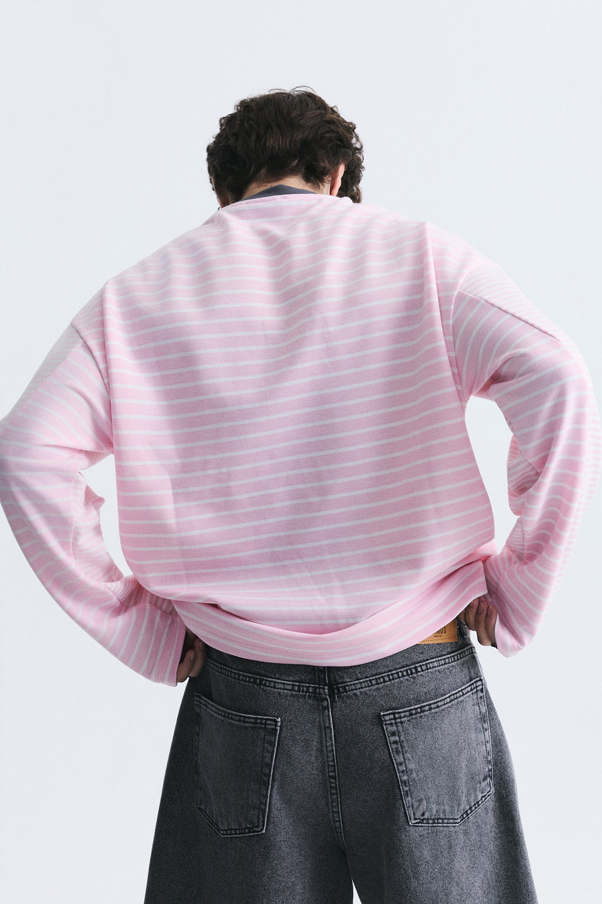 Kontrast Yaka Çizgili Sweatshirt