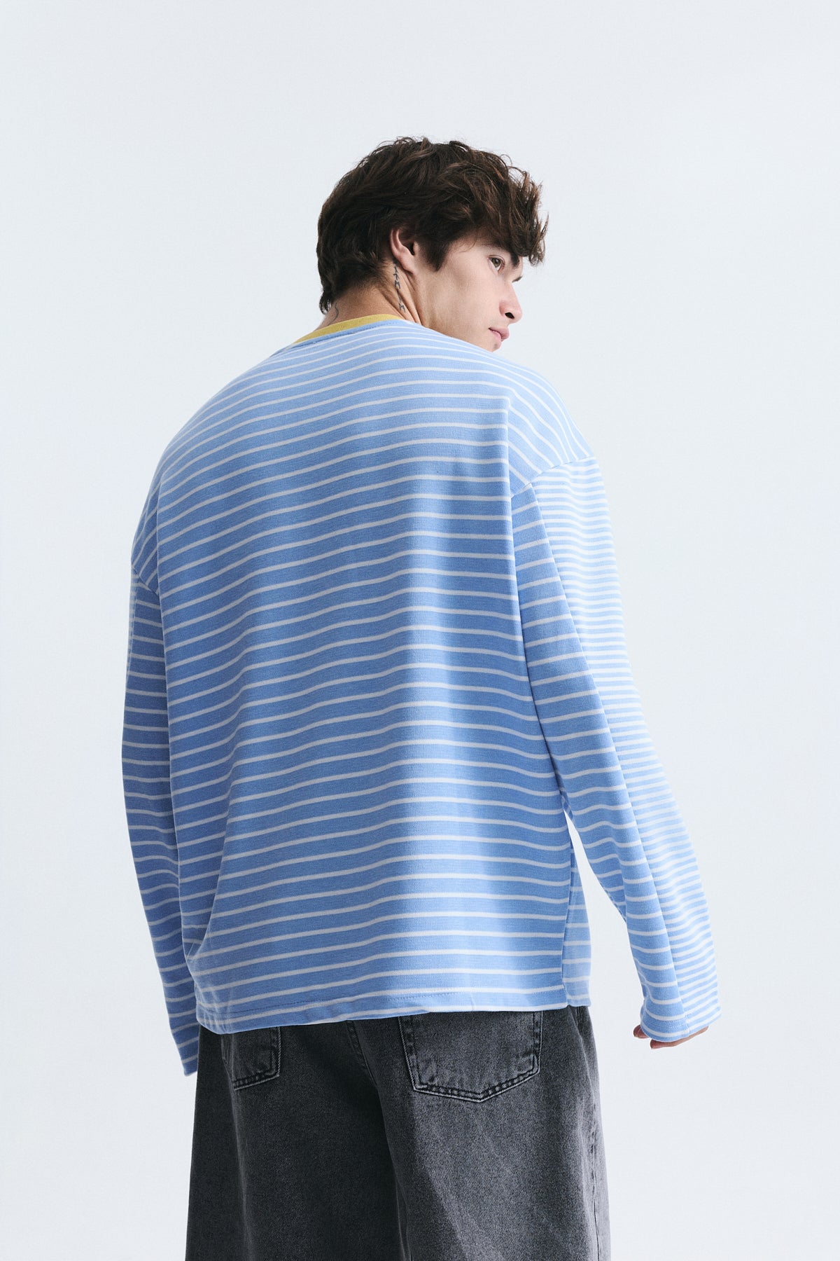 Kontrast Yaka Çizgili Sweatshirt