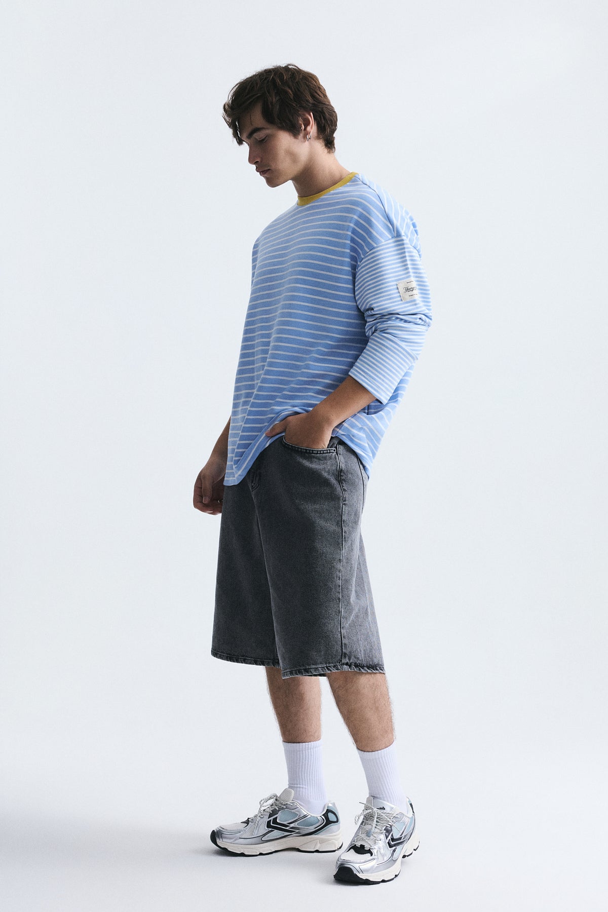 Kontrast Yaka Çizgili Sweatshirt