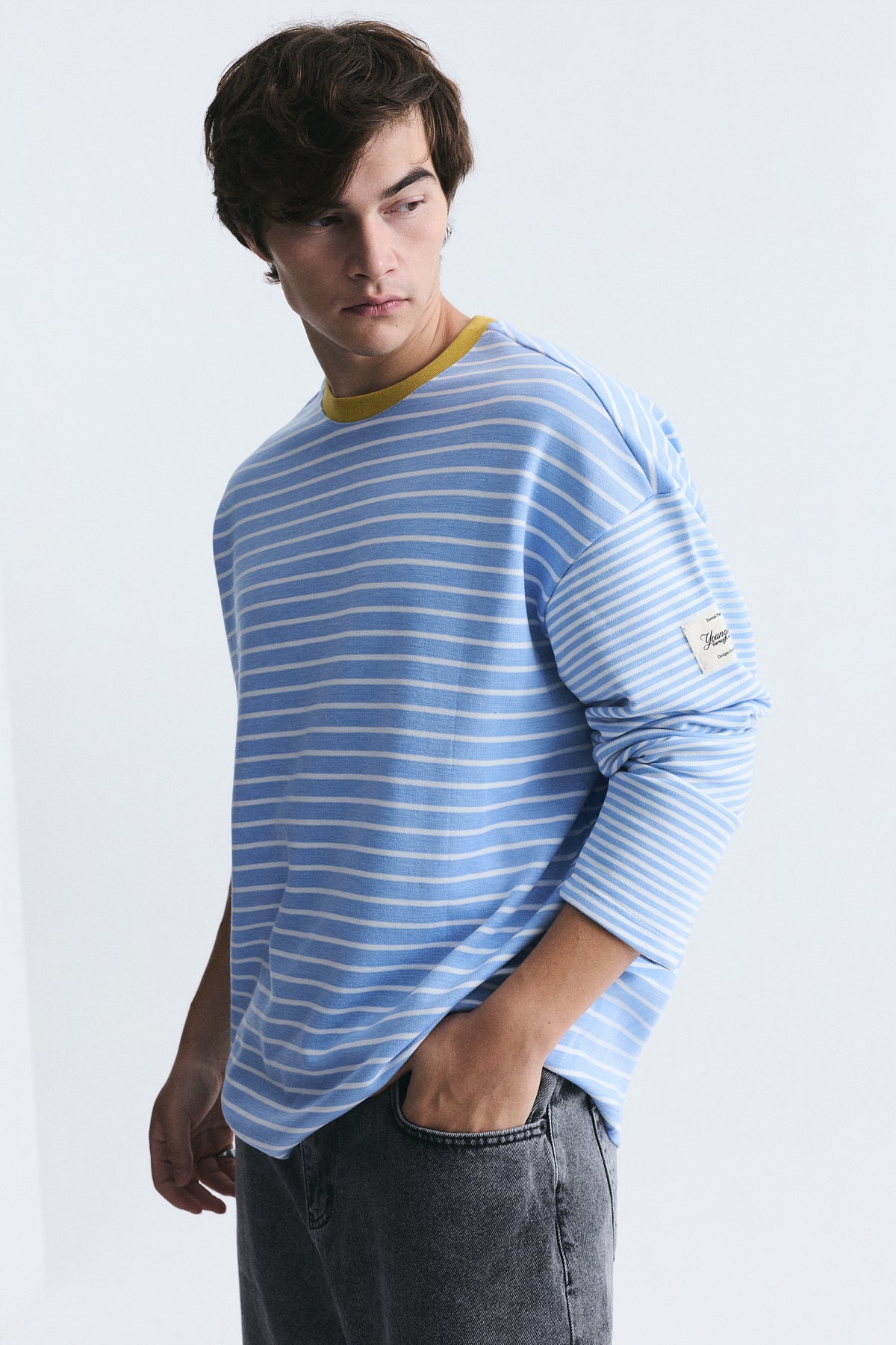 Kontrast Yaka Çizgili Sweatshirt