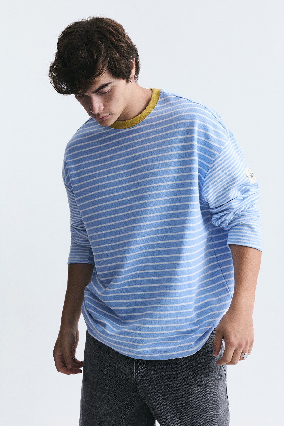 Kontrast Yaka Çizgili Sweatshirt