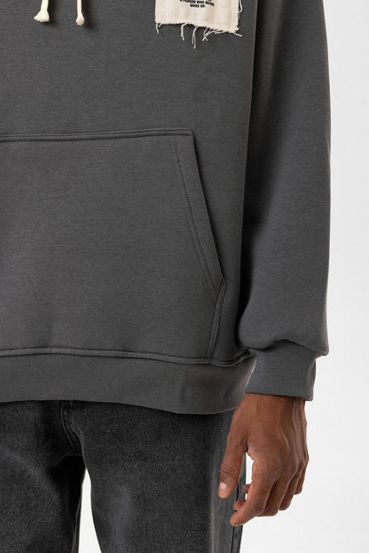 Etiket Detaylı Oversize Kapüşonlu Sweatshirt
