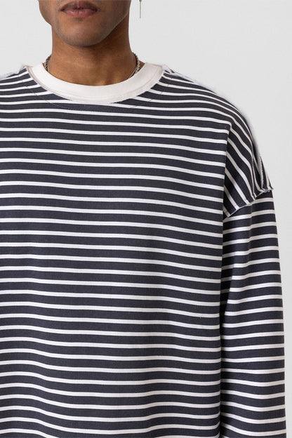 Yaka Detaylı Oversize Sweatshirt