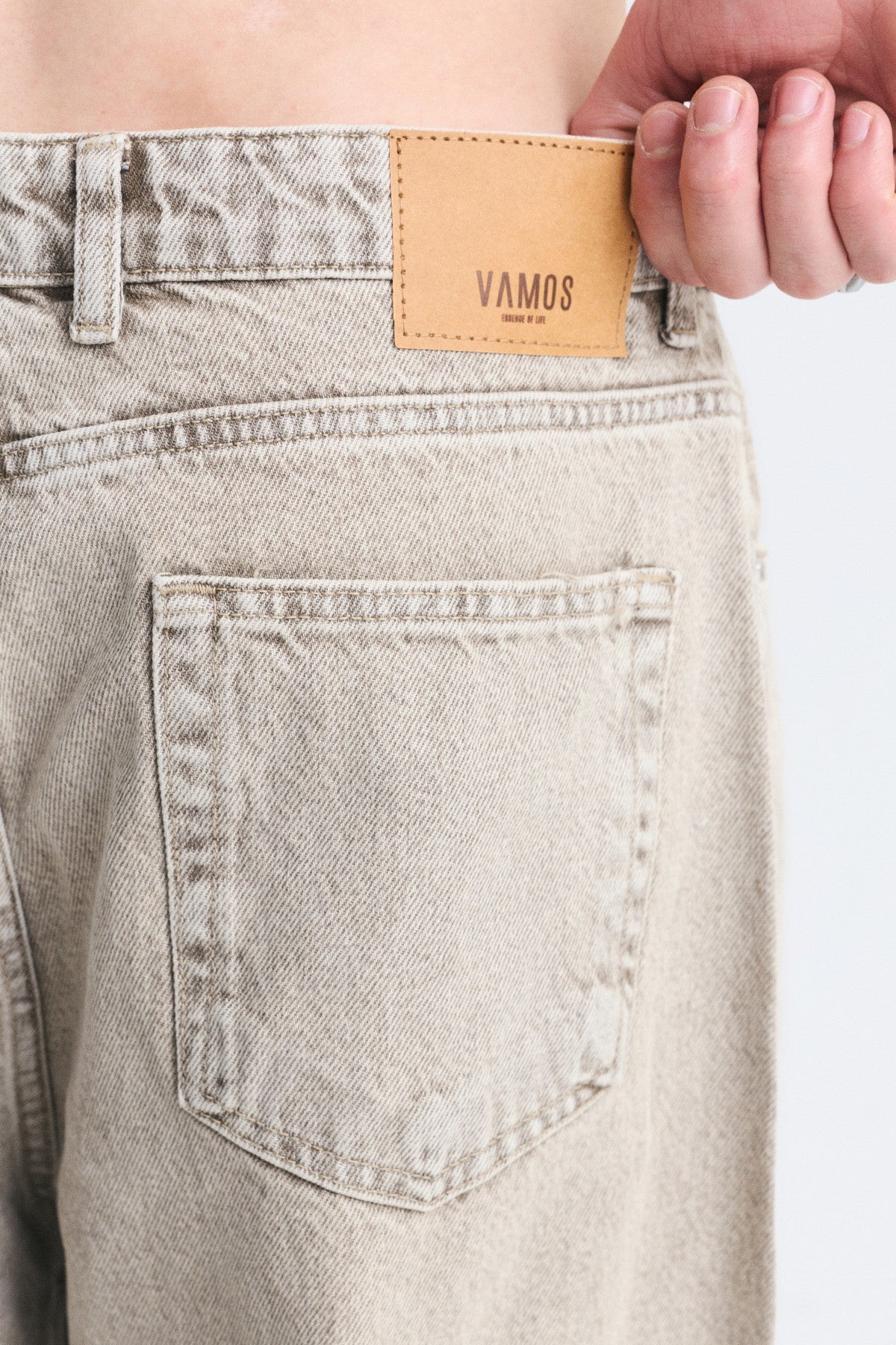 Metal Kanca Detaylı Balloon Fit Jean