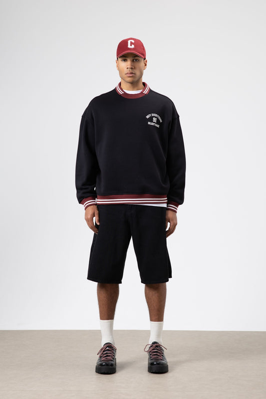 Oversize Yaka Nakış Detaylı Sweatshirt