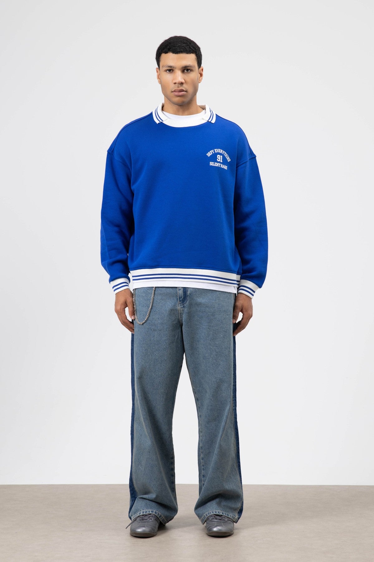 Oversize Yaka Nakış Detaylı Sweatshirt