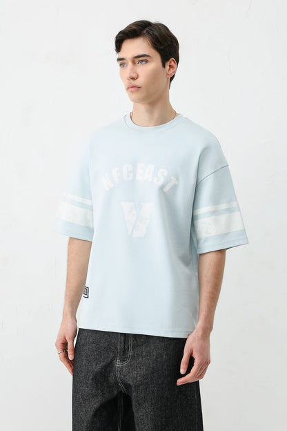 Oversize V Baskılı Kol Detaylı Tişört