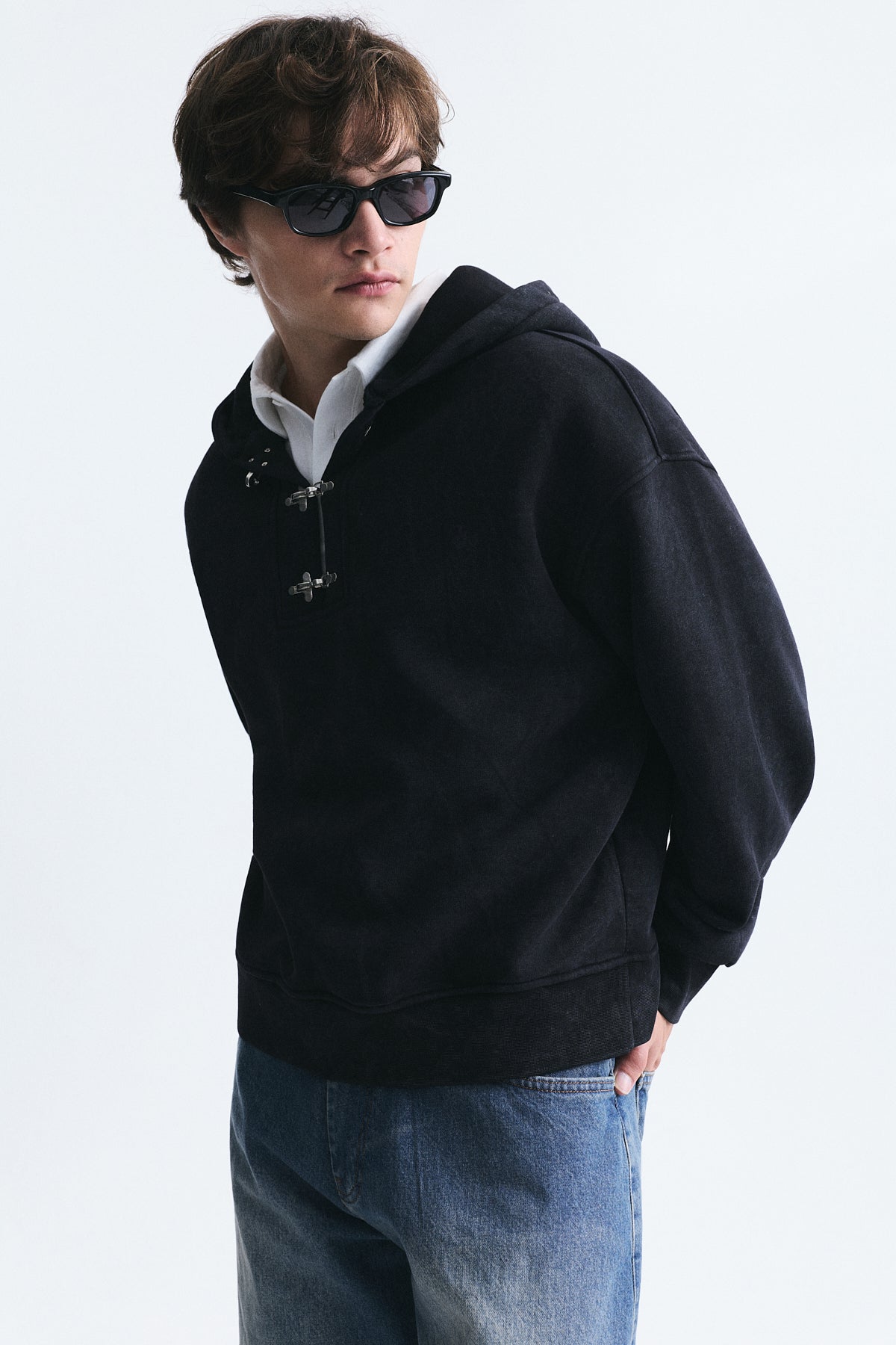 Boxy Fit Metal Klips Kapama Sweatshirt