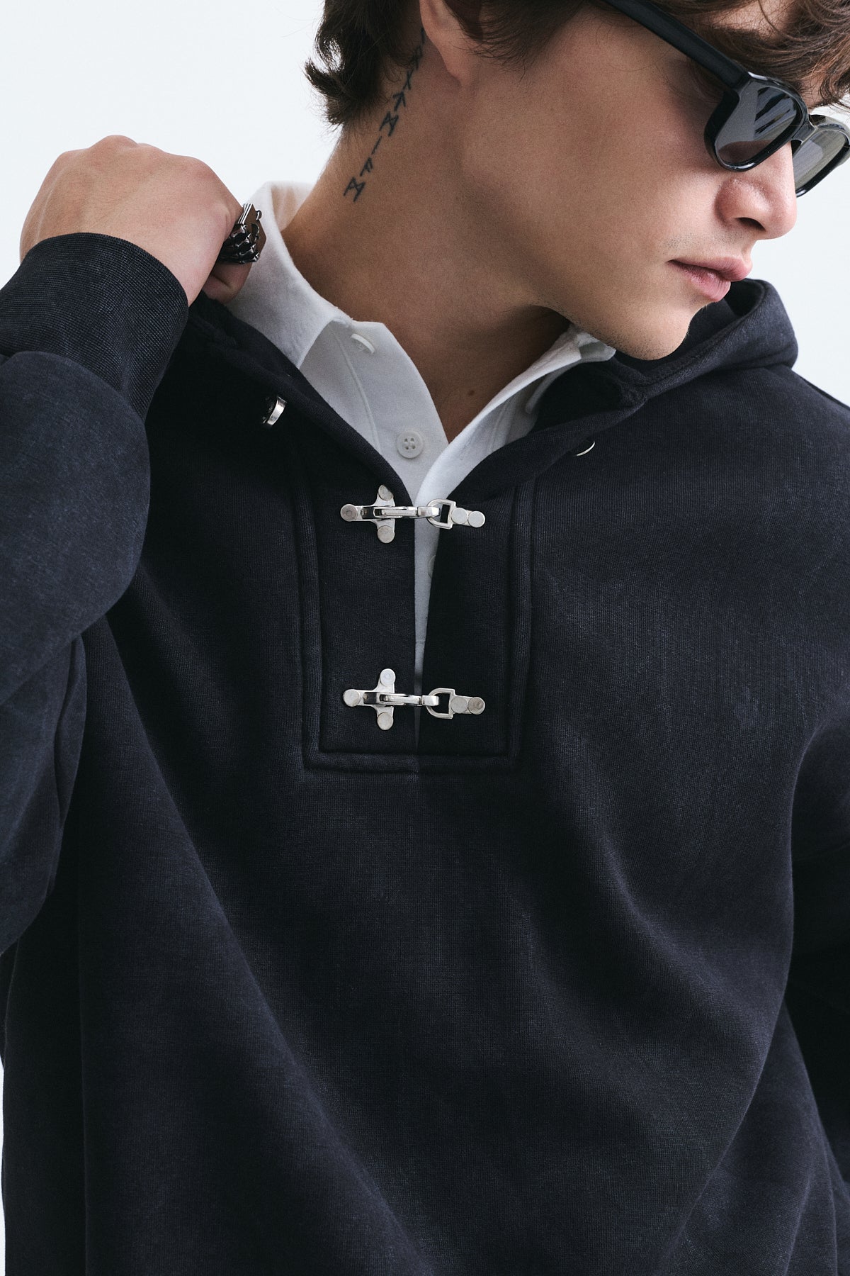 Boxy Fit Metal Klips Kapama Sweatshirt