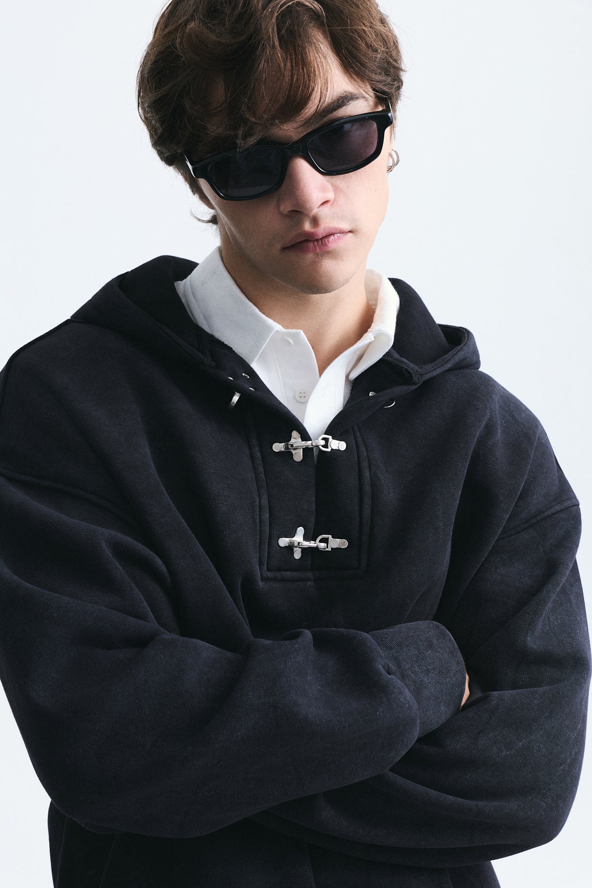 Boxy Fit Metal Klips Kapama Sweatshirt
