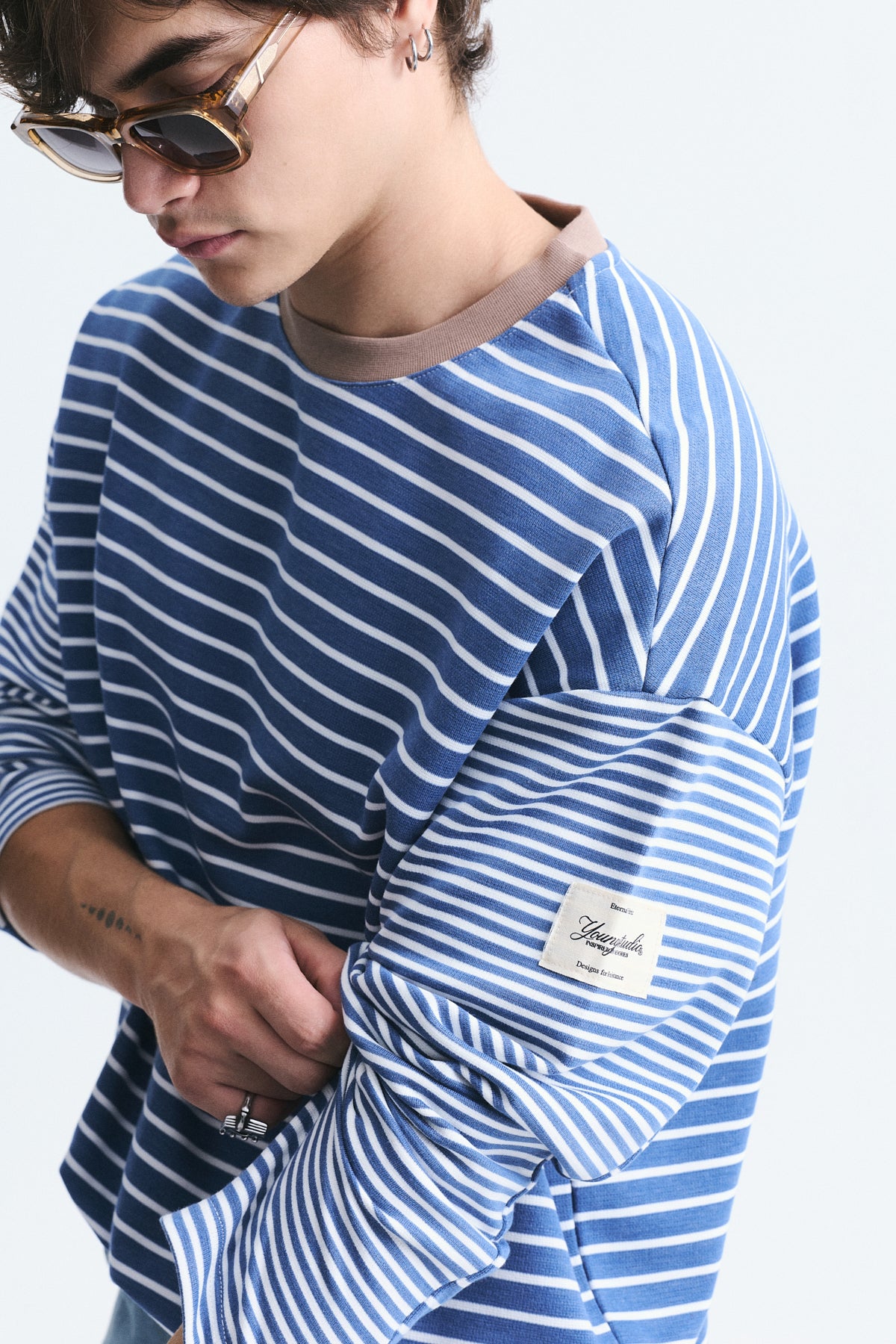 Kontrast Yaka Çizgili Sweatshirt