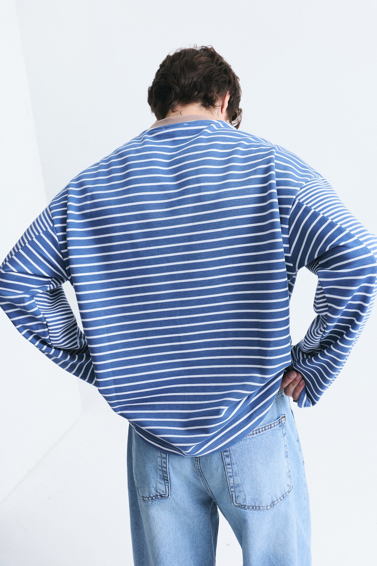 Kontrast Yaka Çizgili Sweatshirt