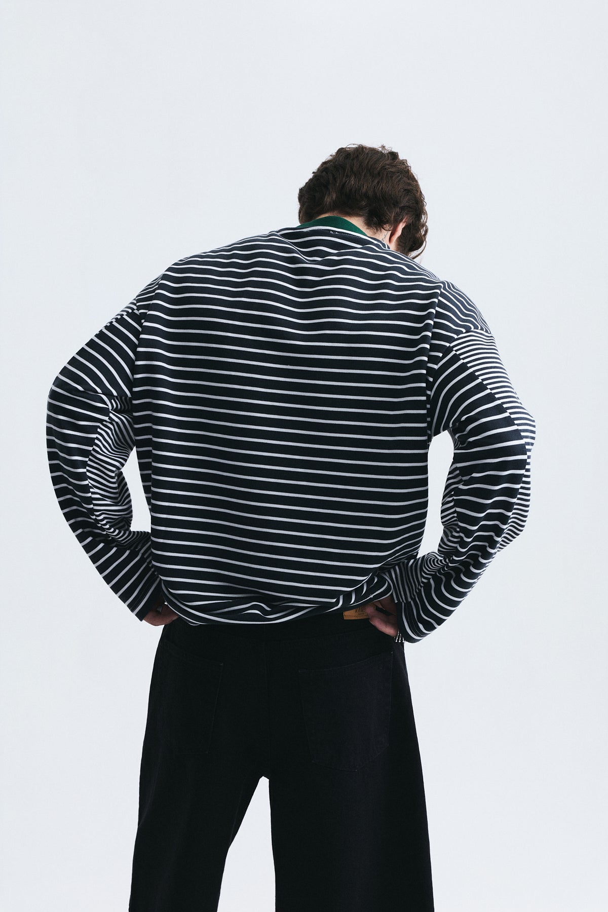 Kontrast Yaka Çizgili Sweatshirt