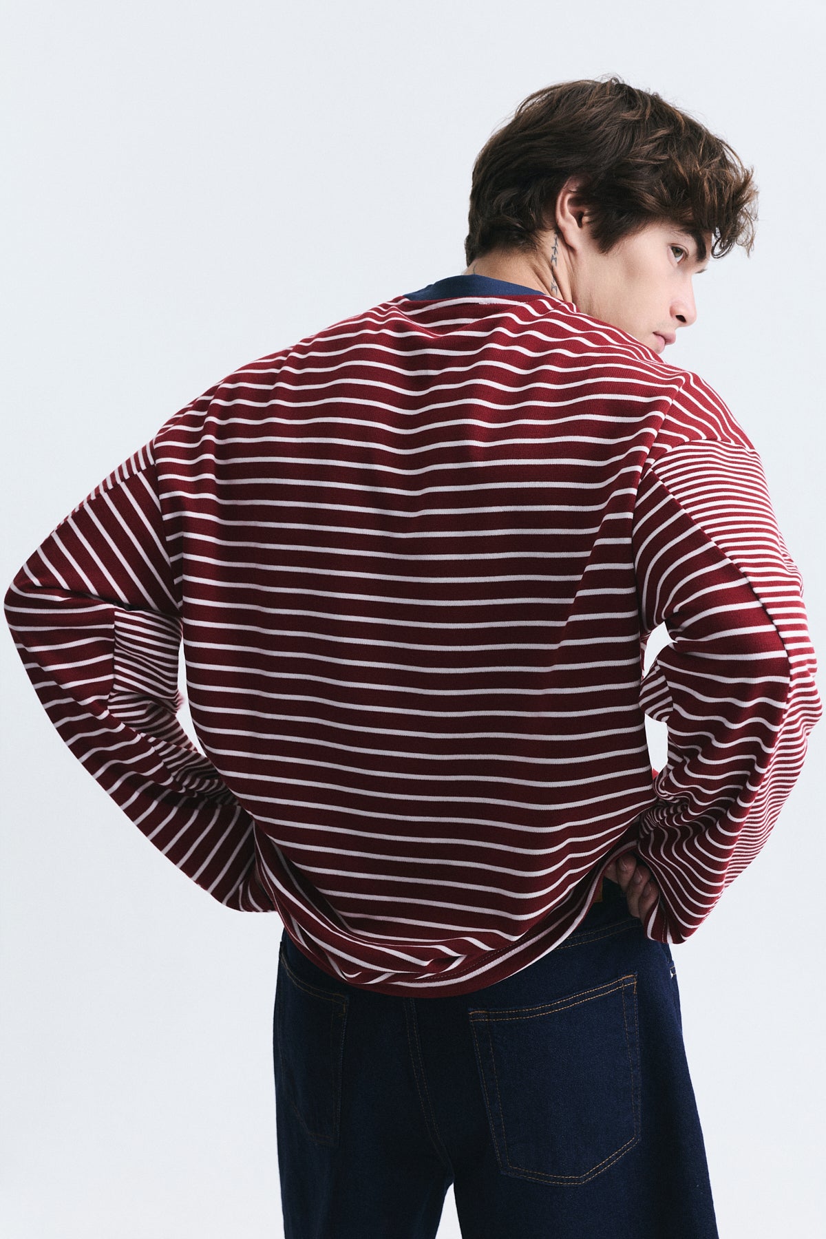 Kontrast Yaka Çizgili Sweatshirt