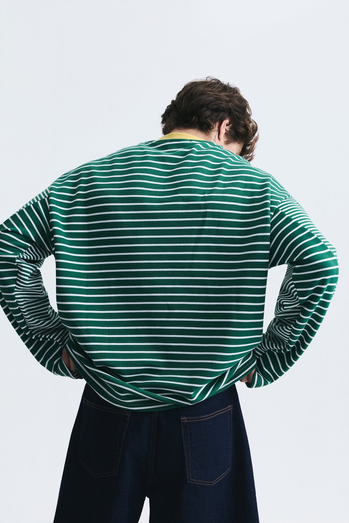 Kontrast Yaka Çizgili Sweatshirt