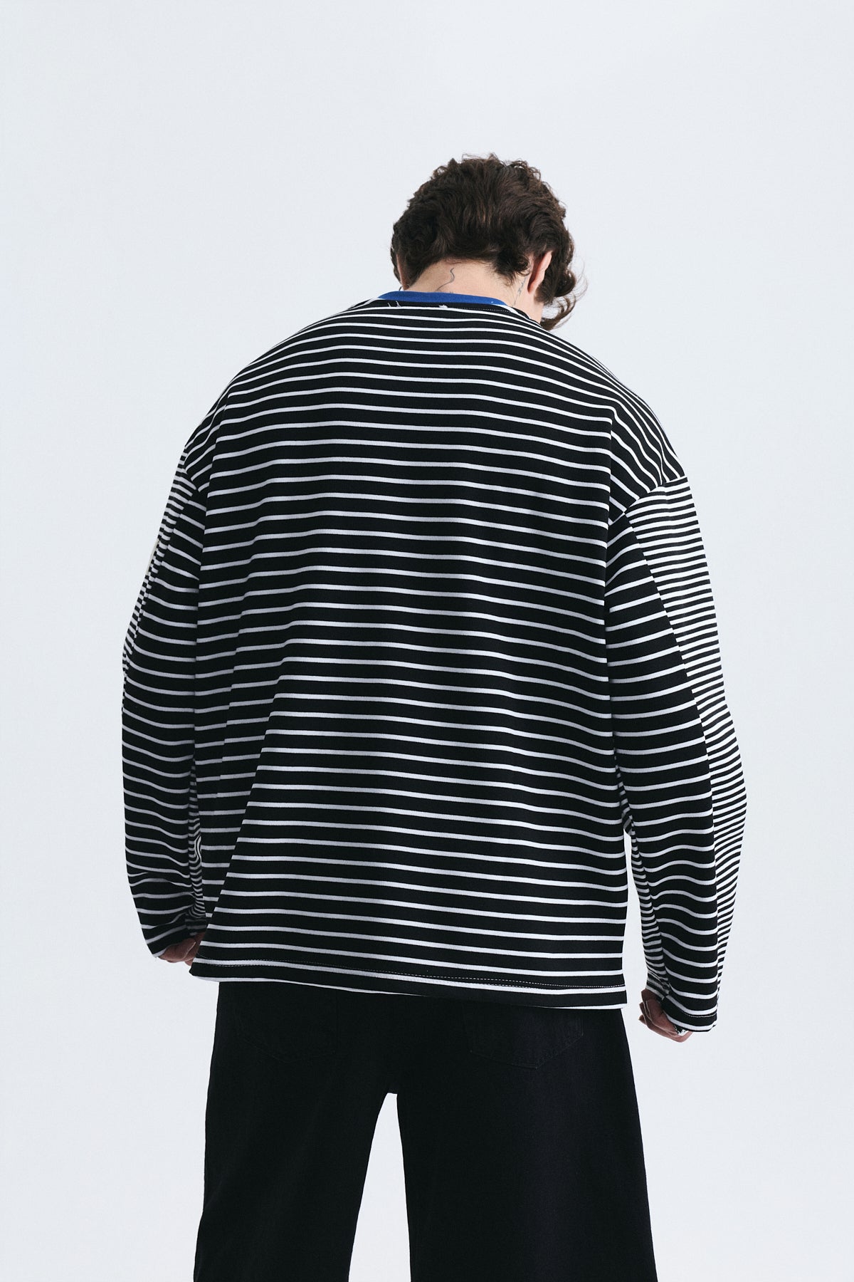 Kontrast Yaka Çizgili Sweatshirt