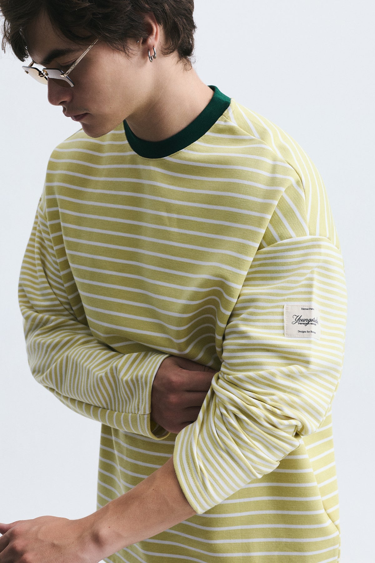 Kontrast Yaka Çizgili Sweatshirt