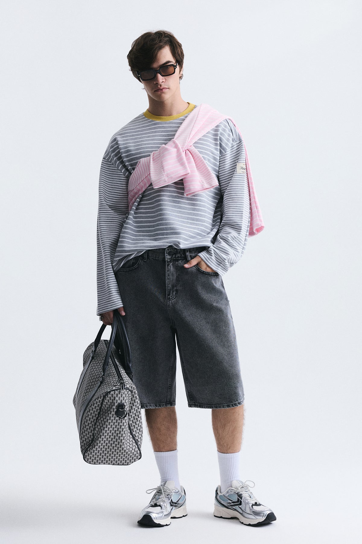 Kontrast Yaka Çizgili Sweatshirt