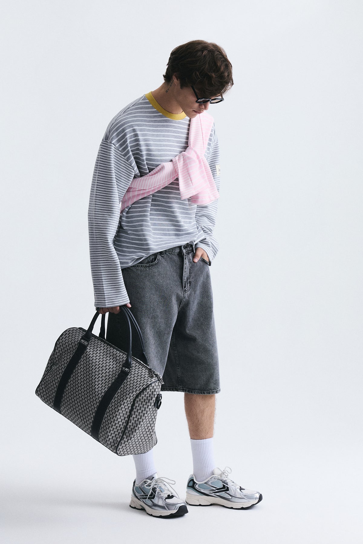Kontrast Yaka Çizgili Sweatshirt