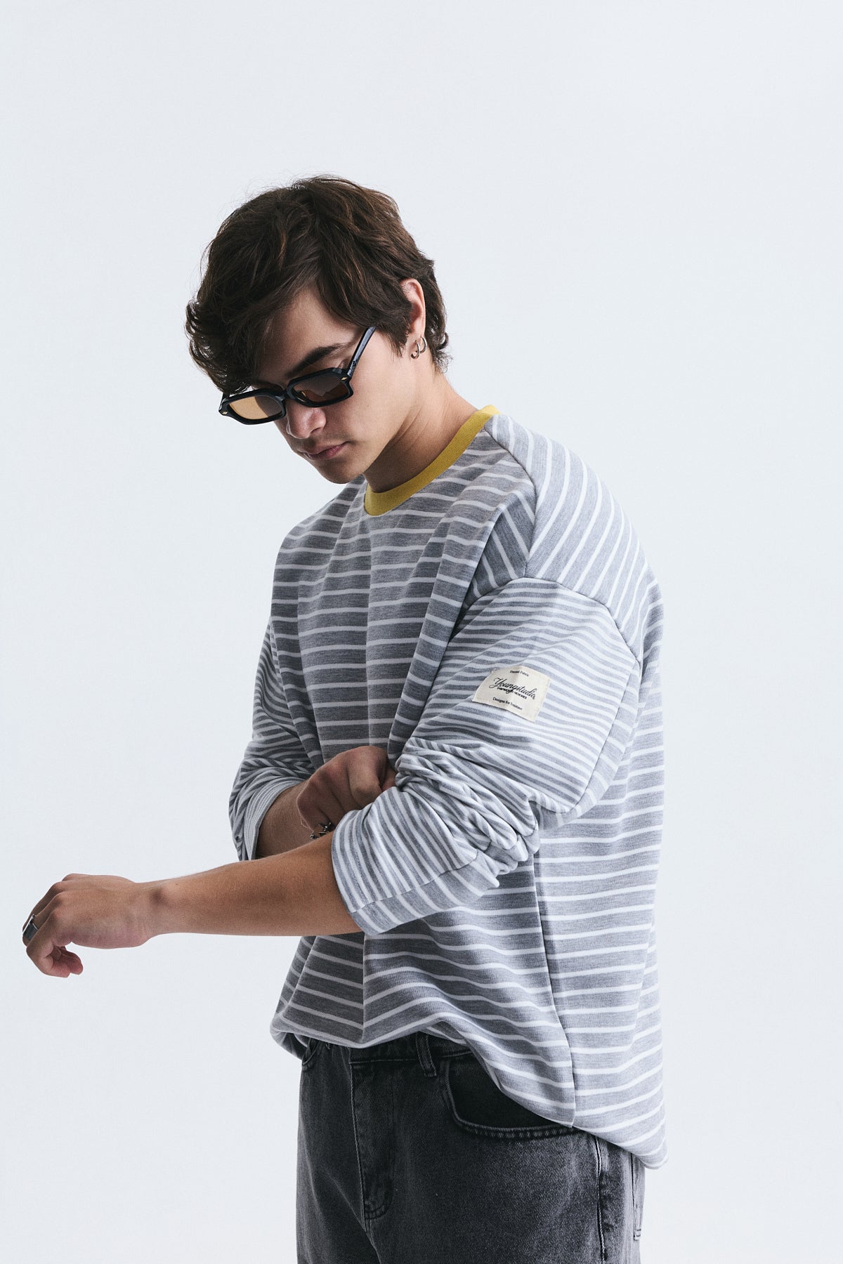 Kontrast Yaka Çizgili Sweatshirt