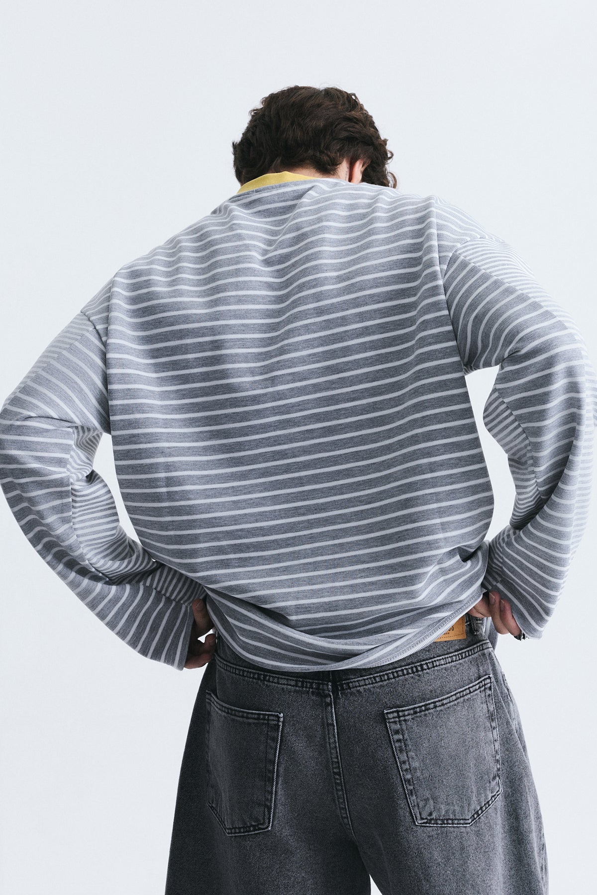 Kontrast Yaka Çizgili Sweatshirt