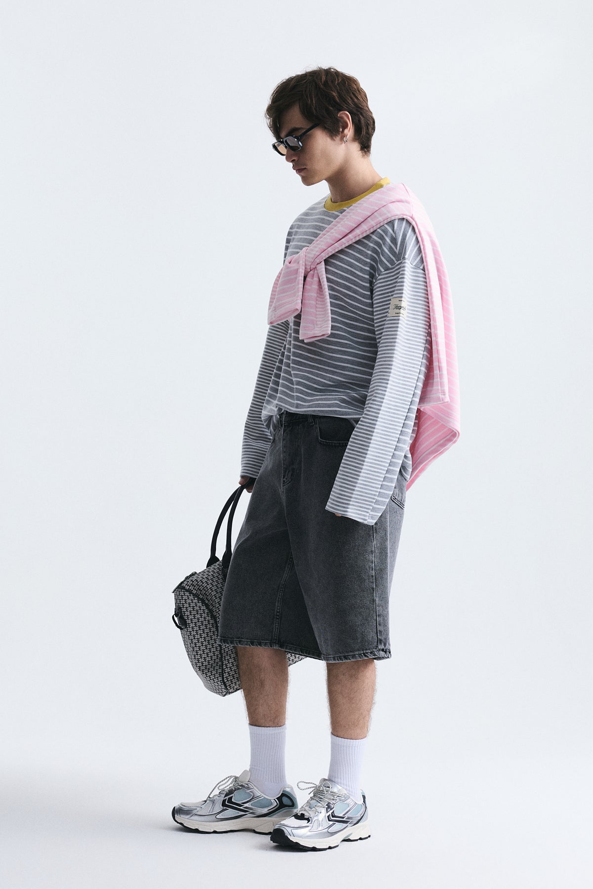 Kontrast Yaka Çizgili Sweatshirt