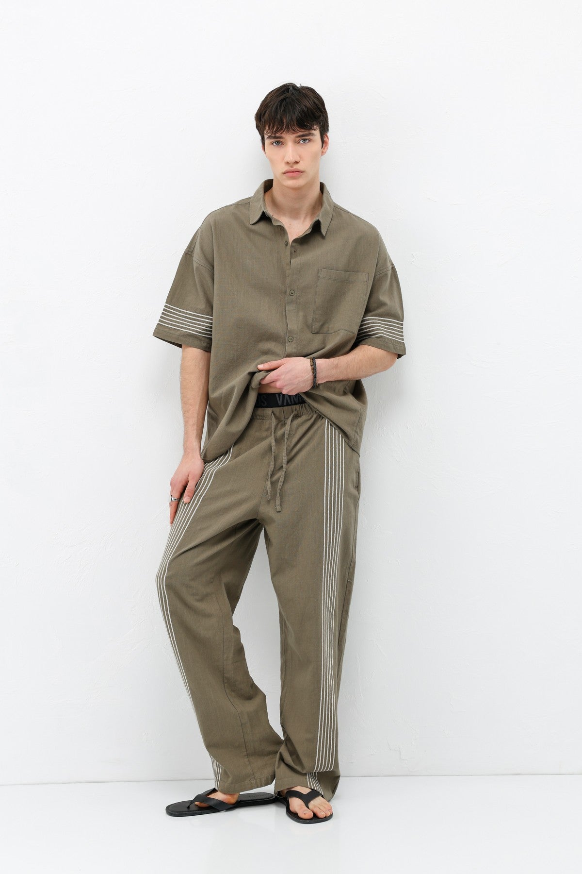 Oversize Çizgi Detaylı Keten Alt Üst Takım