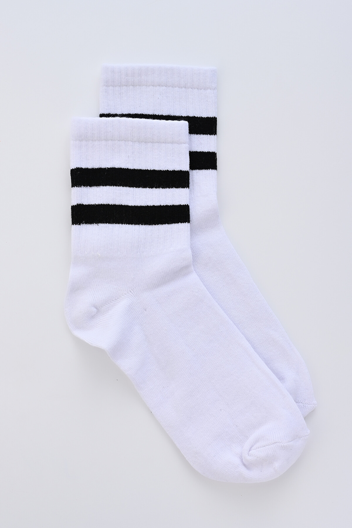 Siyah Şeritli Beyaz Socket Çorap
