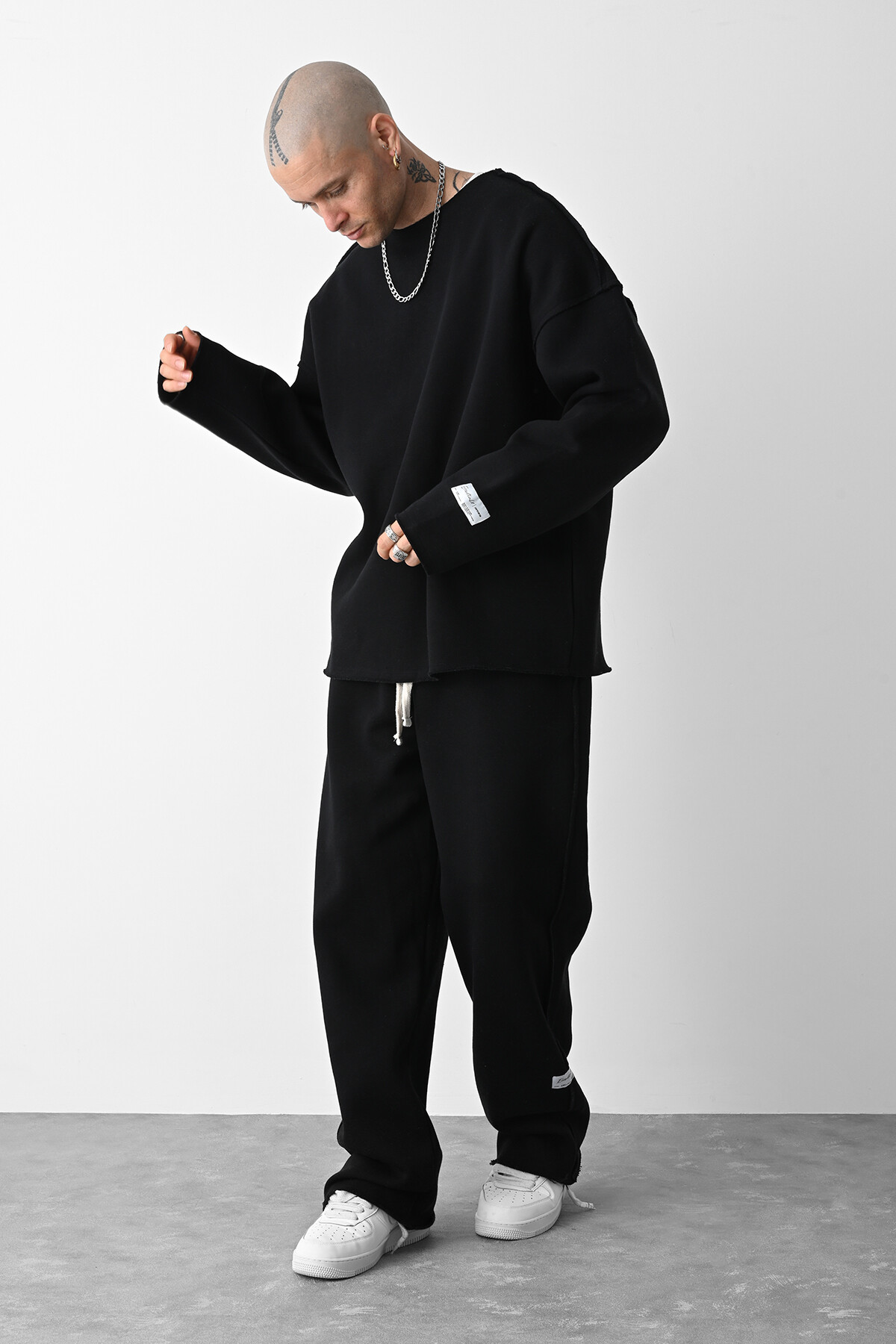 Siyah Yakasız Kol Detaylı Oversize Sweatshirt