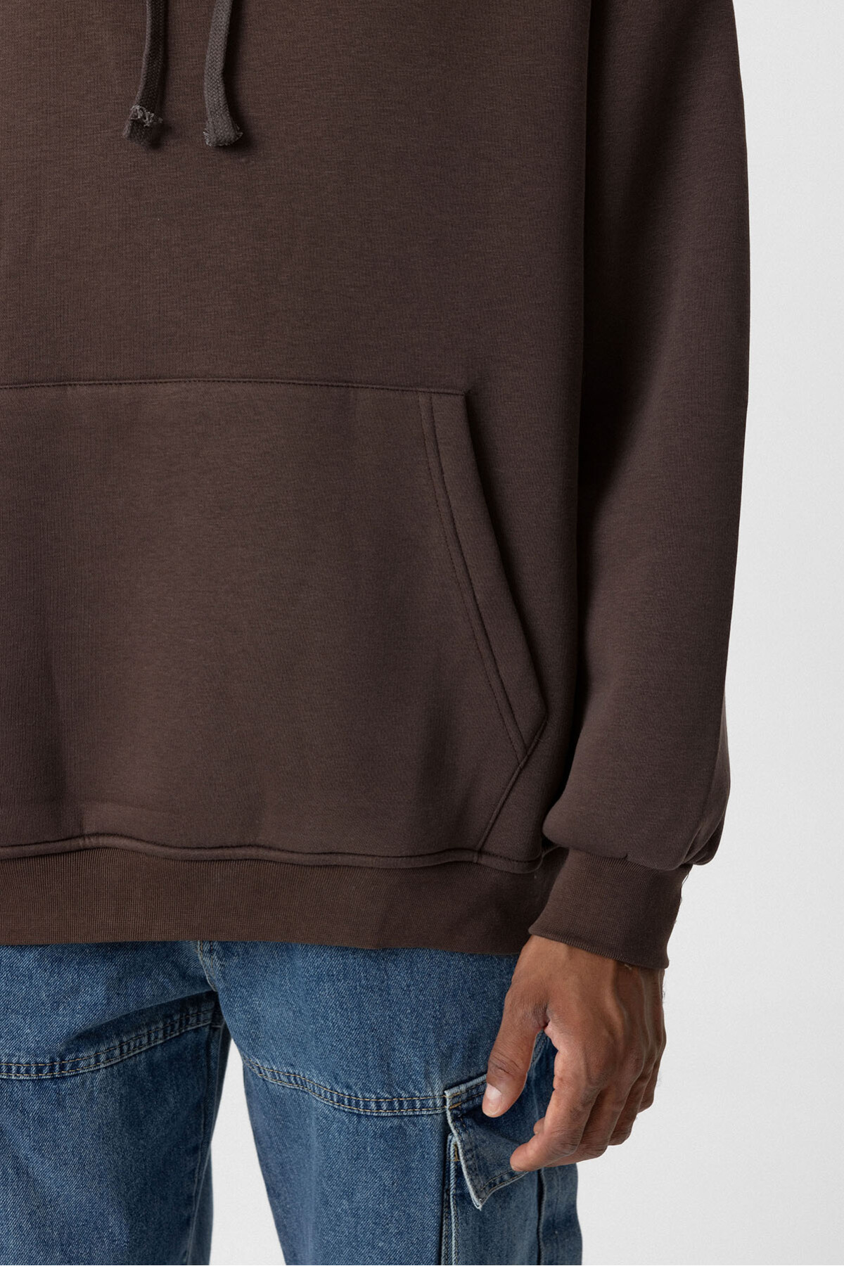 BASIC OVERSIZE KAPÜŞONLU CEP DETAYLI SWEATSHIRT KAHVE