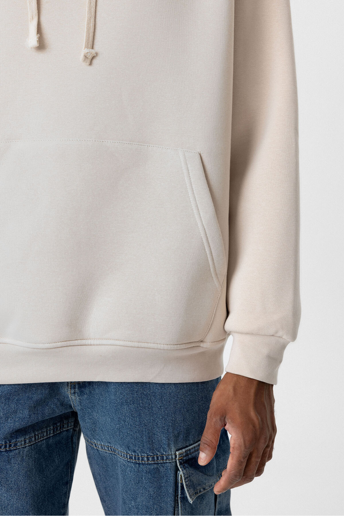 BASIC OVERSIZE KAPÜŞONLU CEP DETAYLI SWEATSHIRT TAŞ