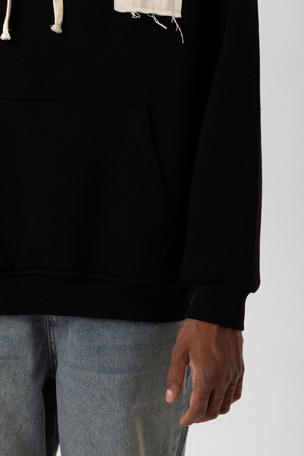 ETİKET DETAYLI OVERSIZE KAPÜŞONLU SWEATSHIRT SİYAH