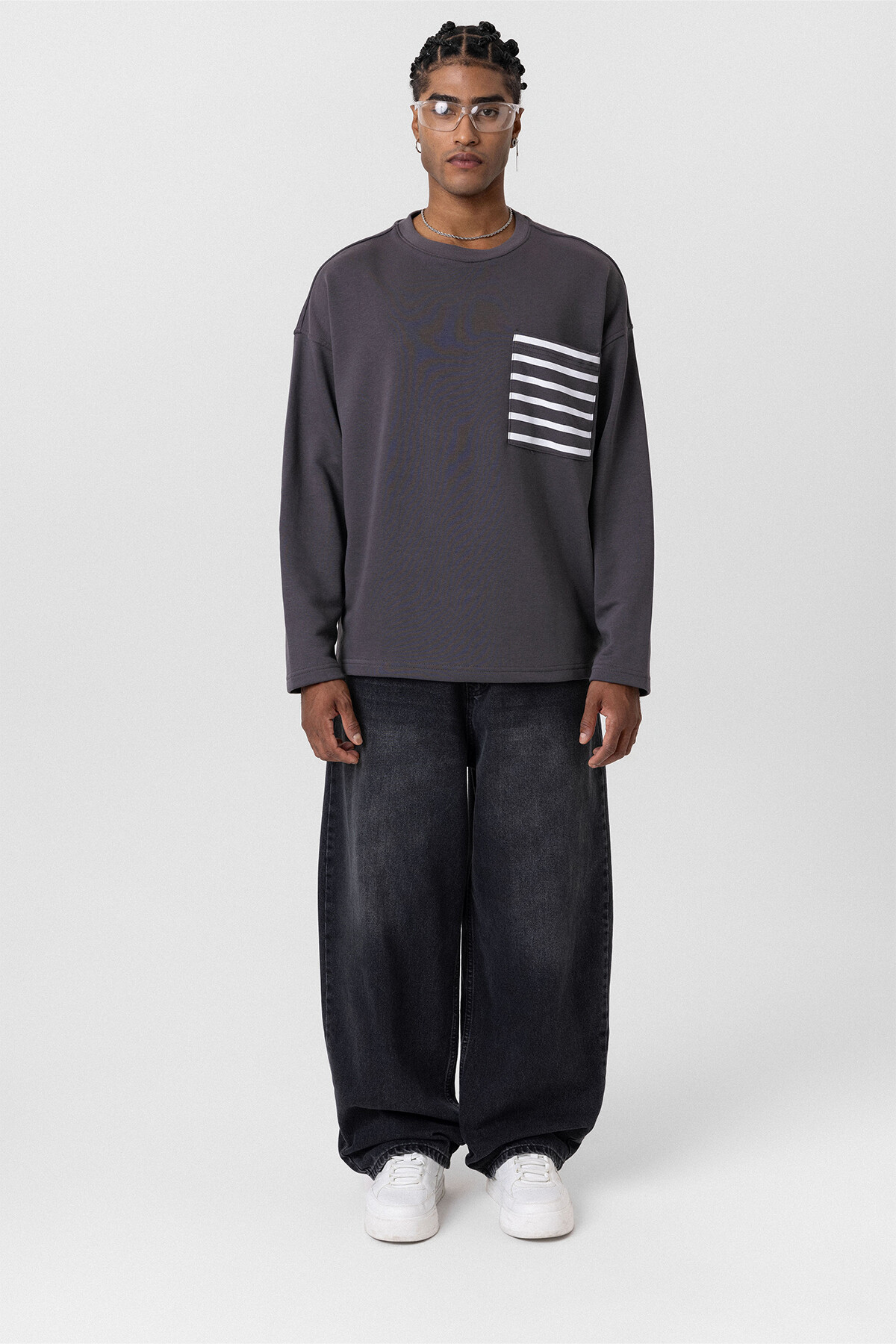 CEP DETAYLI OVERSIZE SWEATSHIRT FÜME