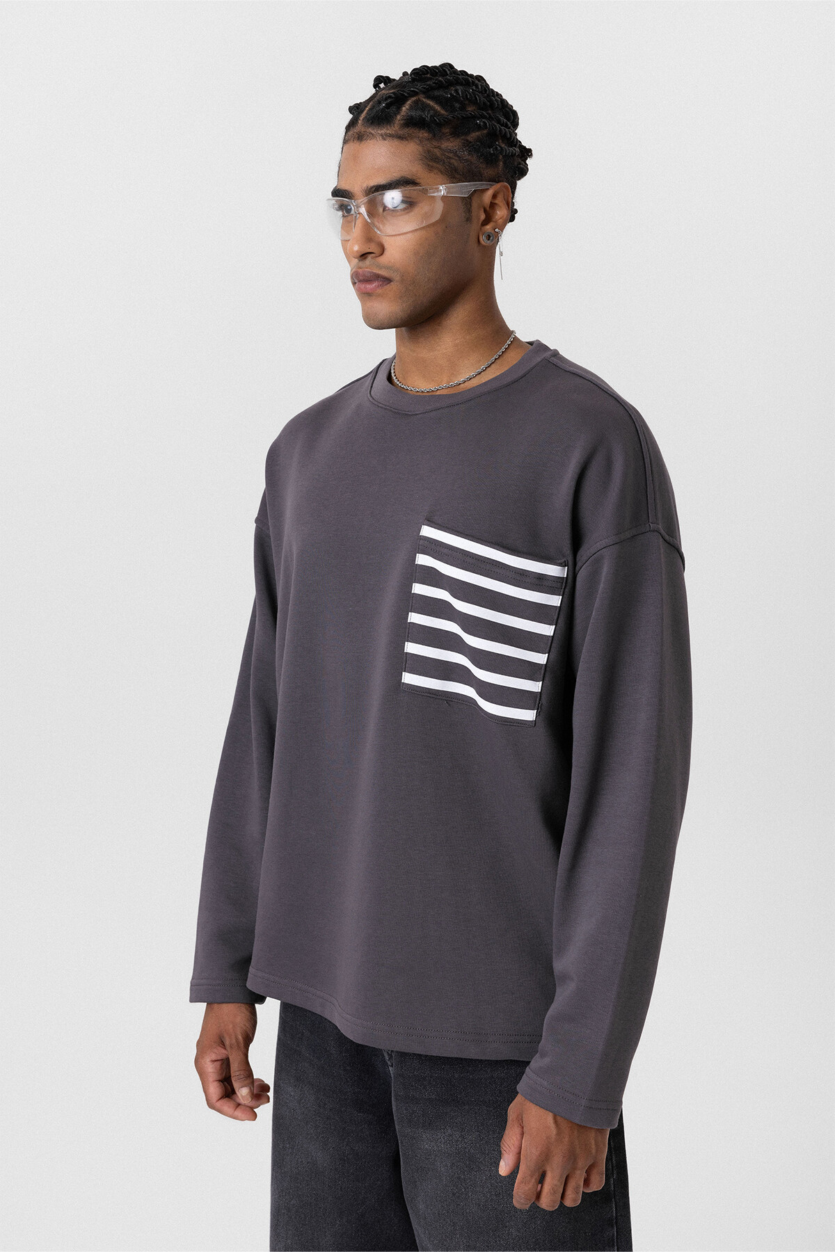 CEP DETAYLI OVERSIZE SWEATSHIRT FÜME