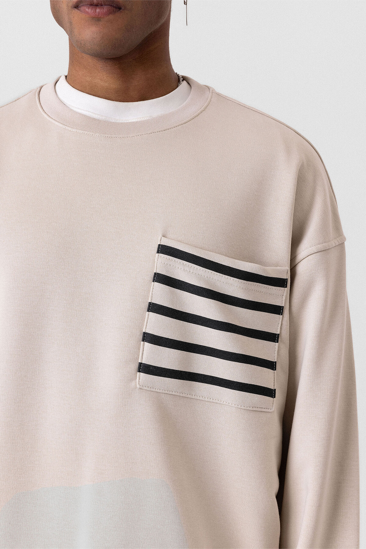 CEP DETAYLI OVERSIZE SWEATSHIRT TAŞ