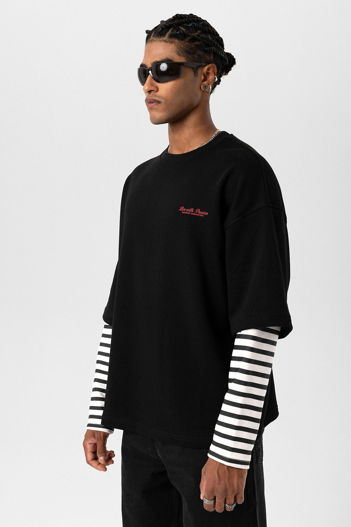 ÇİFT KOL DETAYLI BASKILI OVERSIZE SWEATSHIRT SİYAH