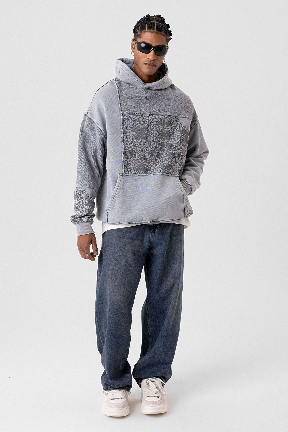 ÖN DİKİŞLİ ETNİK BASKILI OVERSIZE SWEATSHIRT GRİ